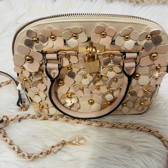 Aldo rose gold sachel bag slightly used ! - Picture 5 of 5